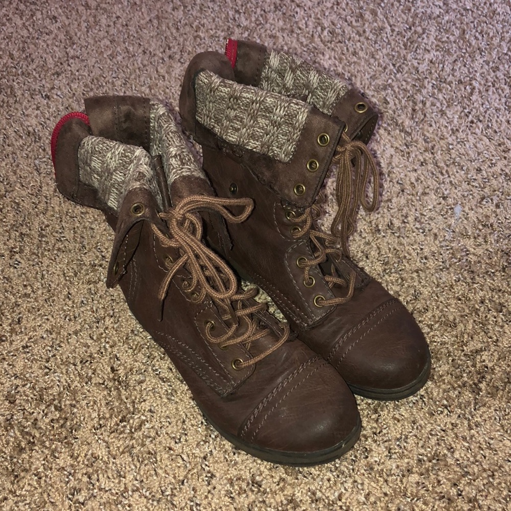 Combat boots